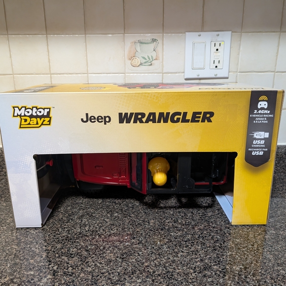 Motor Dayz Jeep Wrangler Red Remote Control Car - Picture 6 of 6